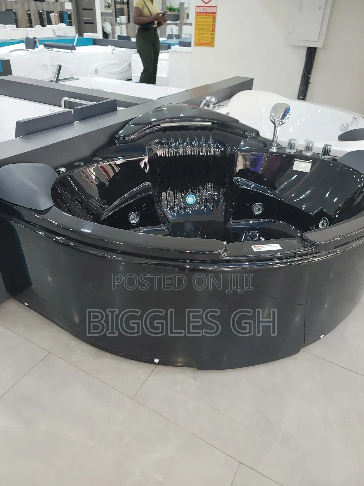 Black Jacuzzi Bathtub With Massager