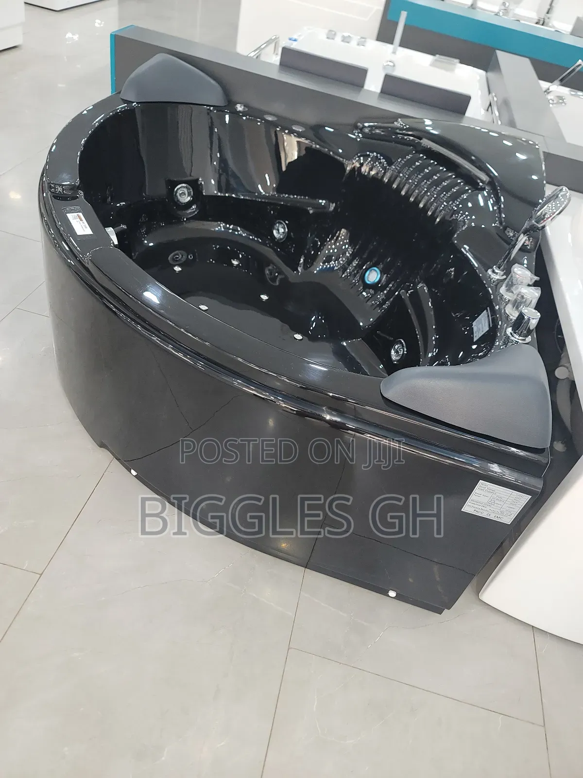 Black Jacuzzi Bathtub With Massager