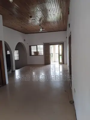 4bdrm Apartment in Ashomang Estate for rent