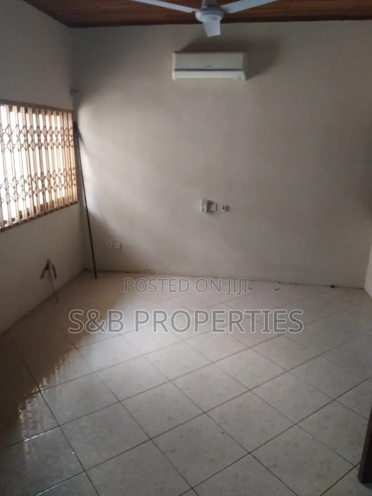 4bdrm Apartment in Ashomang Estate for rent