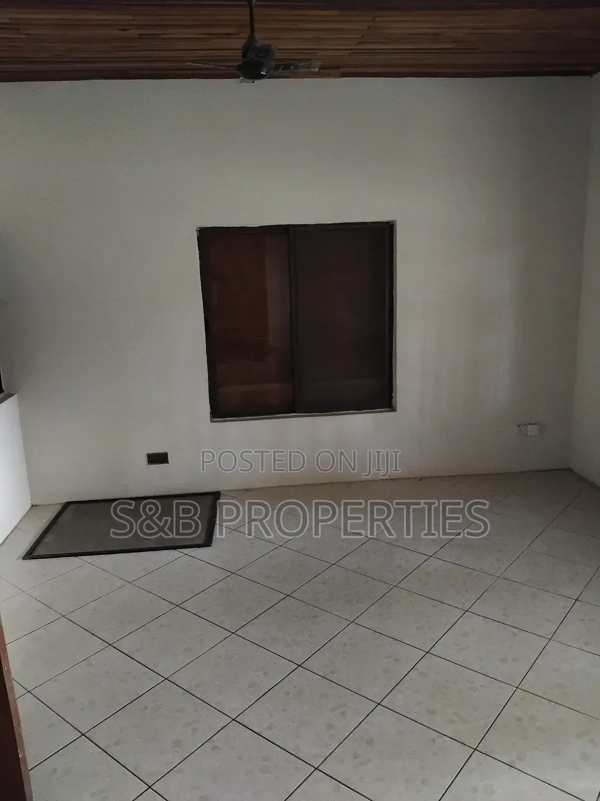 4bdrm Apartment in Ashomang Estate for rent
