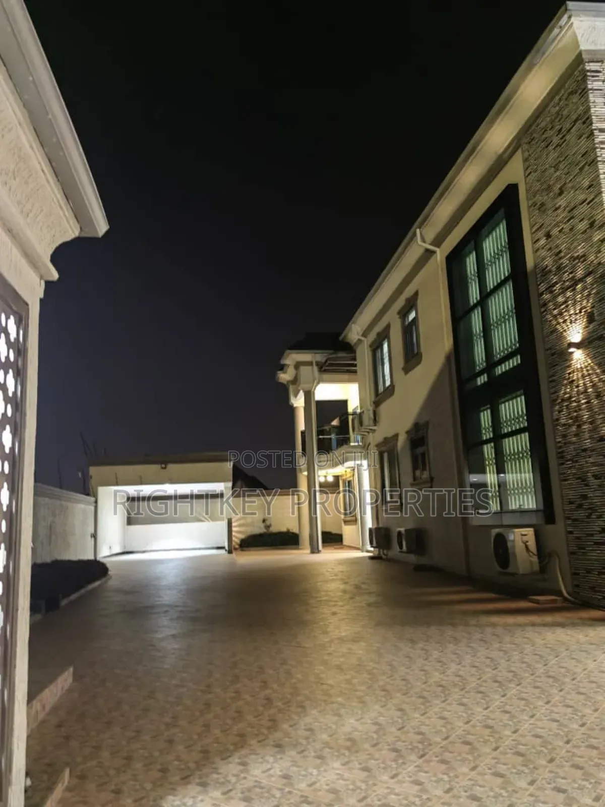 5bdrm Mansion in Near Diamond Hills, Kumasi Metropolitan for sale