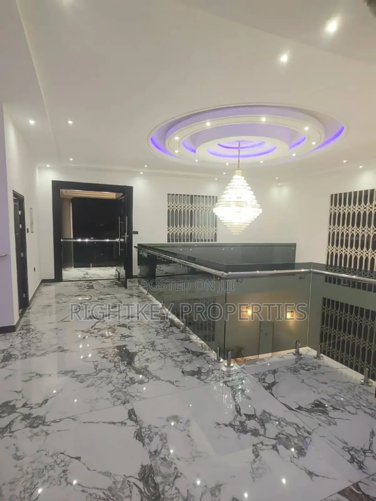 5bdrm Mansion in Near Diamond Hills, Kumasi Metropolitan for sale