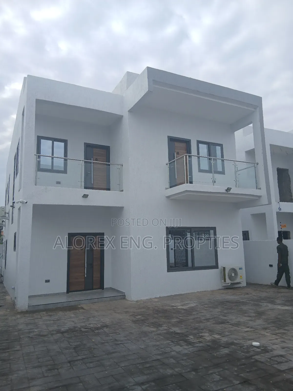 3bdrm Duplex in Near The Main Road, Oyarifa for sale