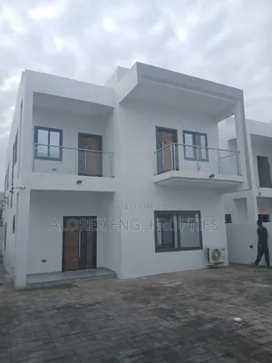 3bdrm Duplex in Near The Main Road, Oyarifa for sale