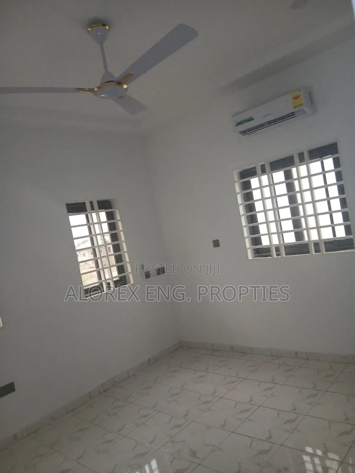 3bdrm Duplex in Near The Main Road, Oyarifa for sale
