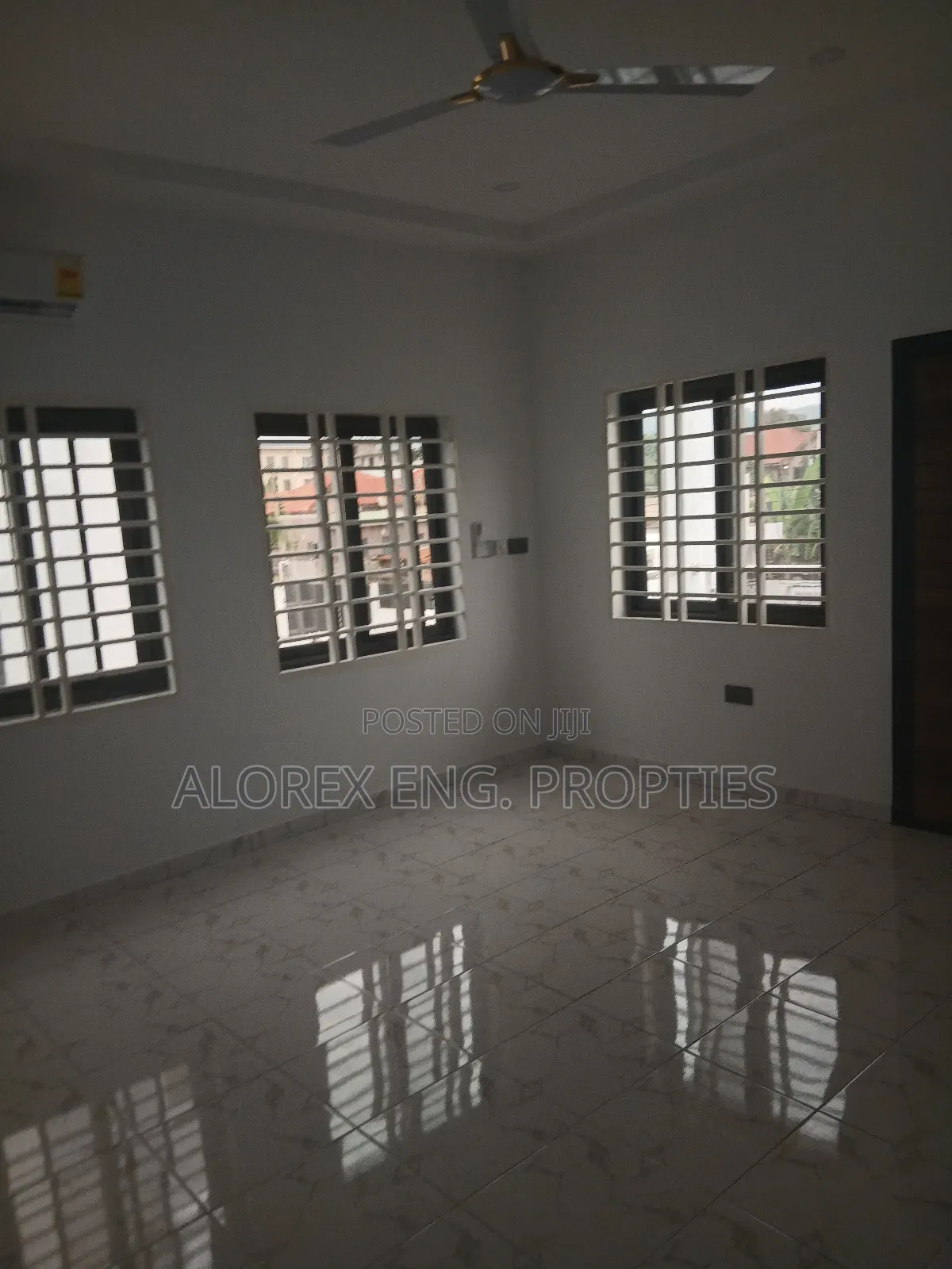 3bdrm Duplex in Near The Main Road, Oyarifa for sale