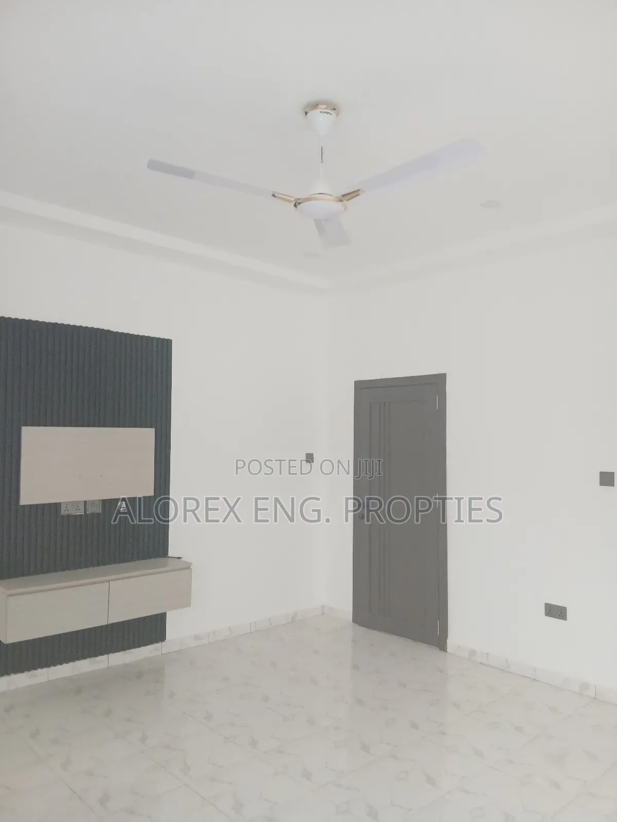 3bdrm Duplex in Near The Main Road, Oyarifa for sale