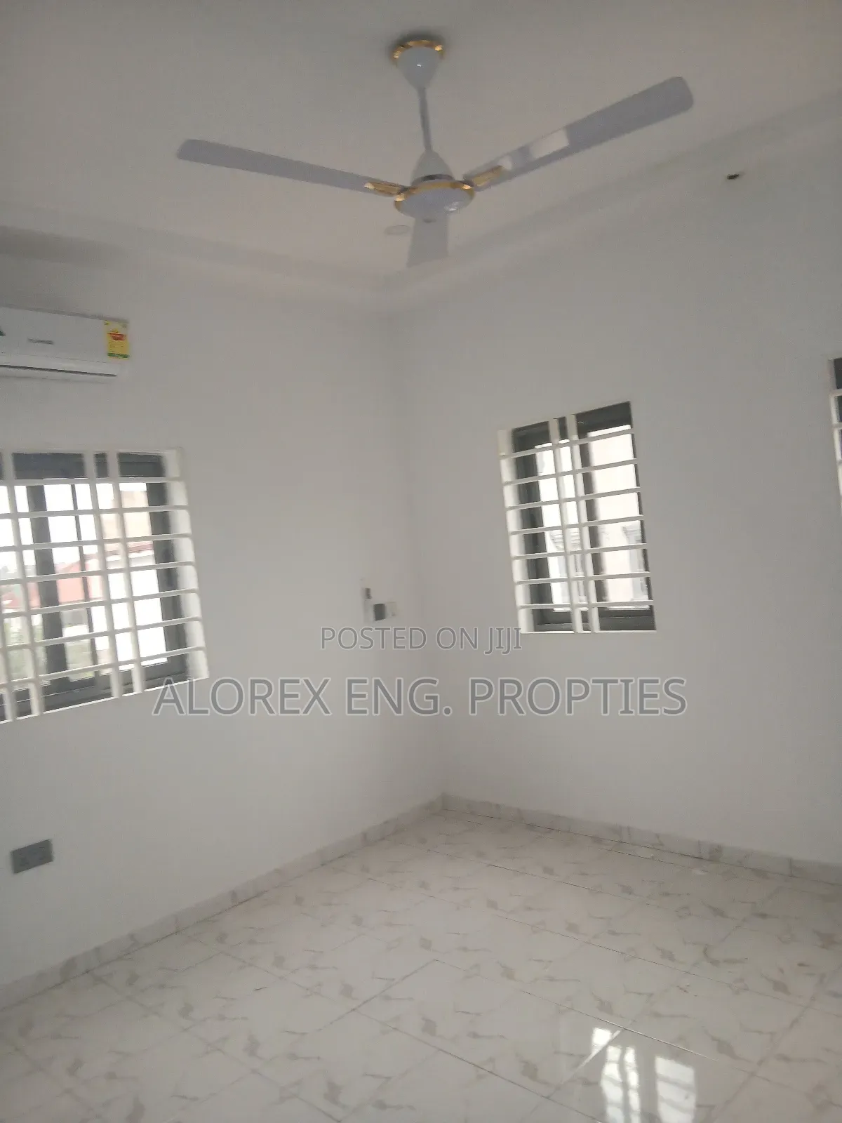 3bdrm Duplex in Near The Main Road, Oyarifa for sale