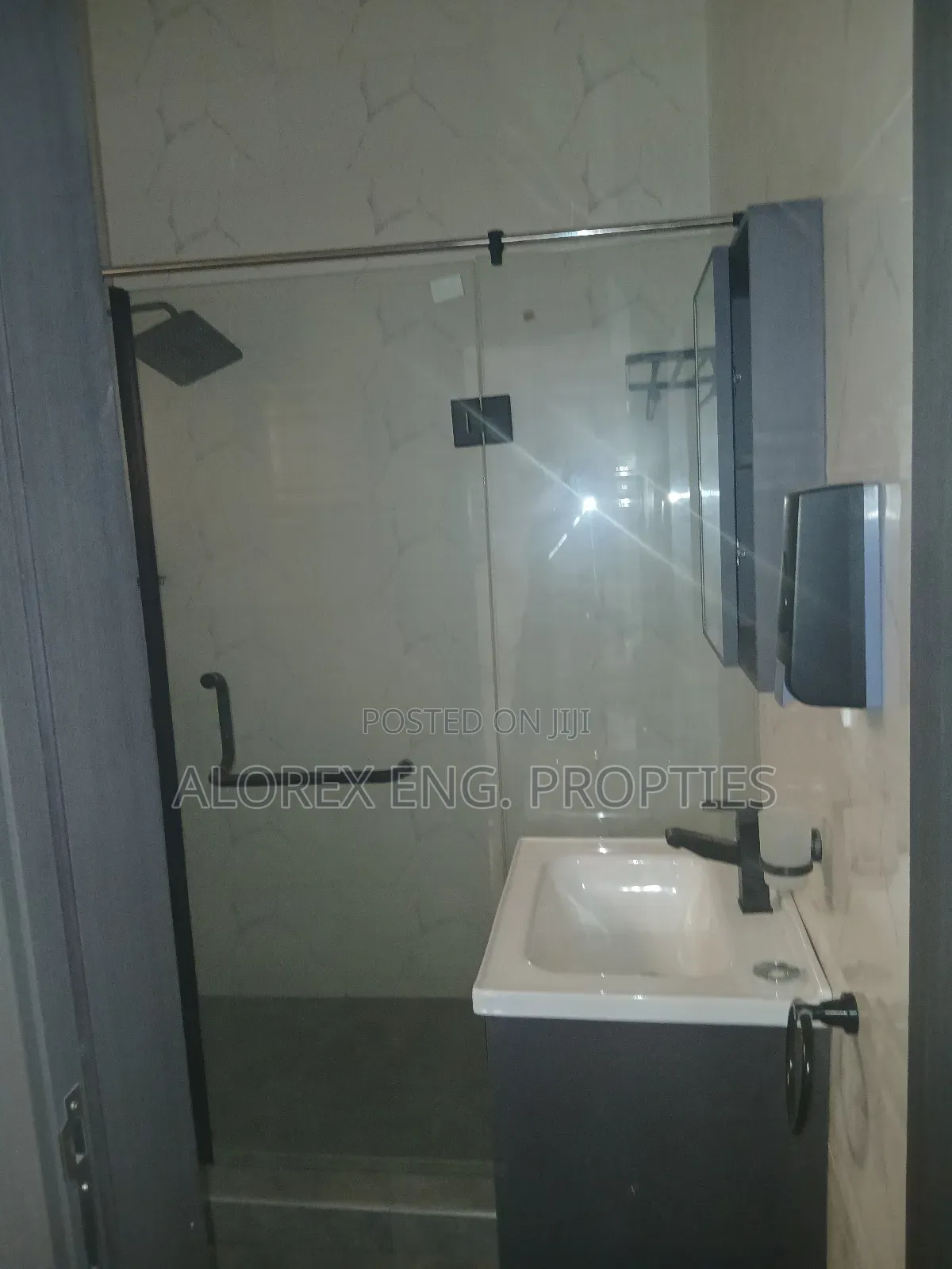 3bdrm Duplex in Near The Main Road, Oyarifa for sale
