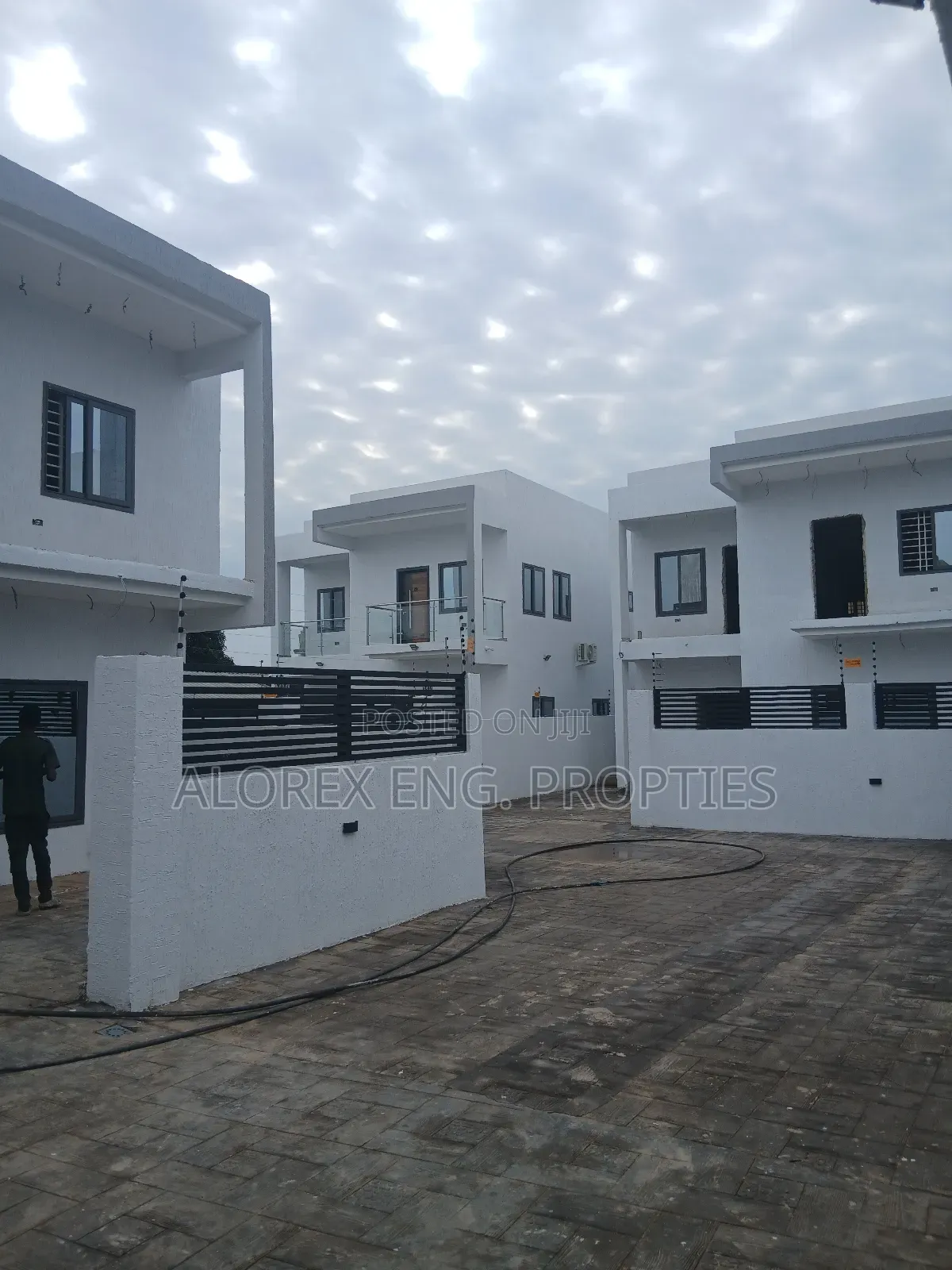 3bdrm Duplex in Near The Main Road, Oyarifa for sale