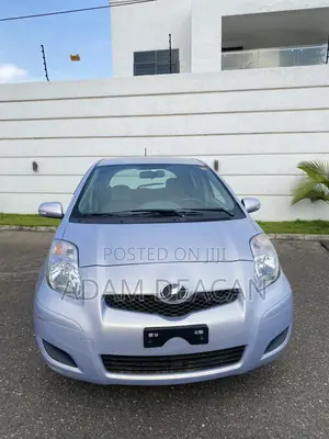 Toyota Vitz 2010 Silver