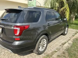 Ford Explorer XLT 4dr SUV (3.5L 6cyl 6A) 2016 Gray