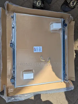Mitsubishi Pajero 2009,2010,2011,2012,2013,2014 Radiator / Water Tank