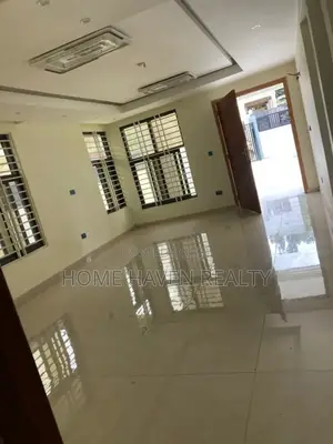 5bdrm House in West Hills Mall for sale