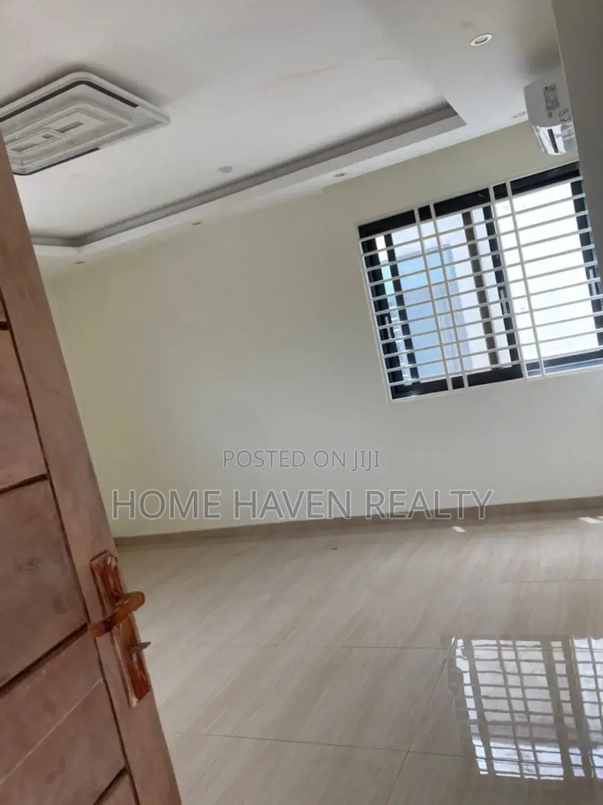 5bdrm House in West Hills Mall for sale