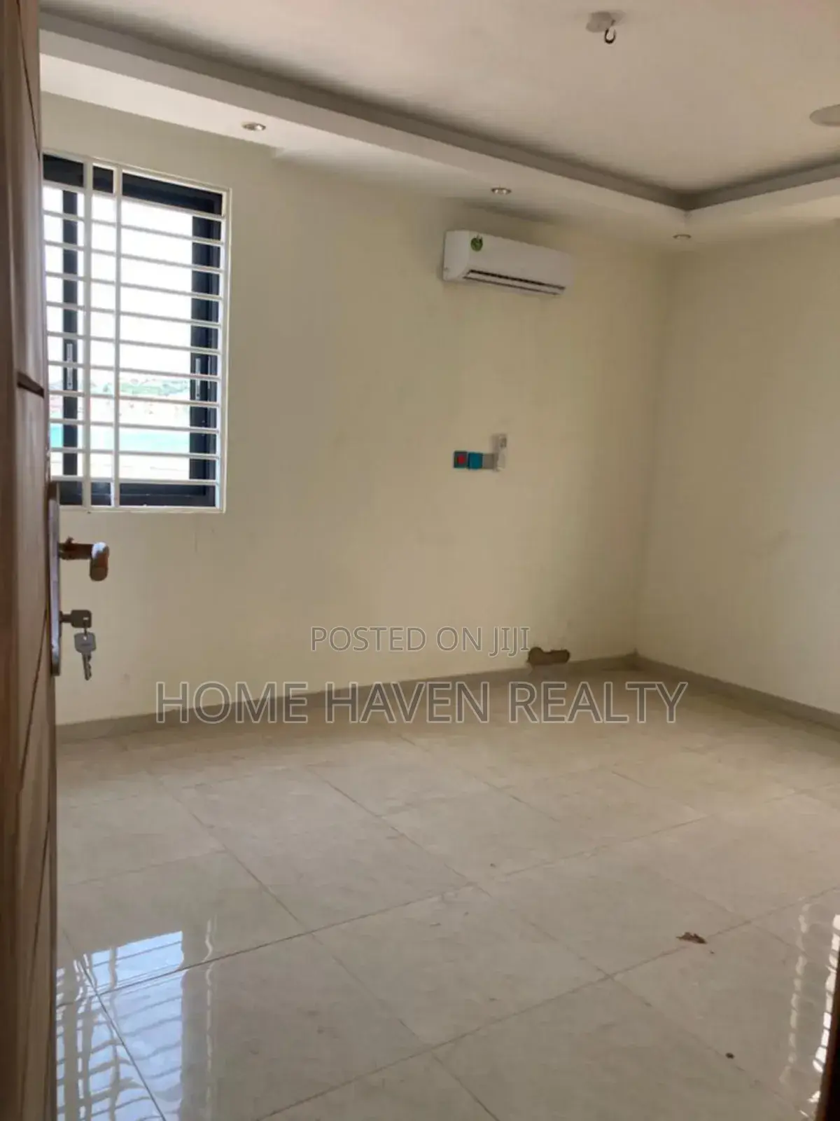 5bdrm House in West Hills Mall for sale