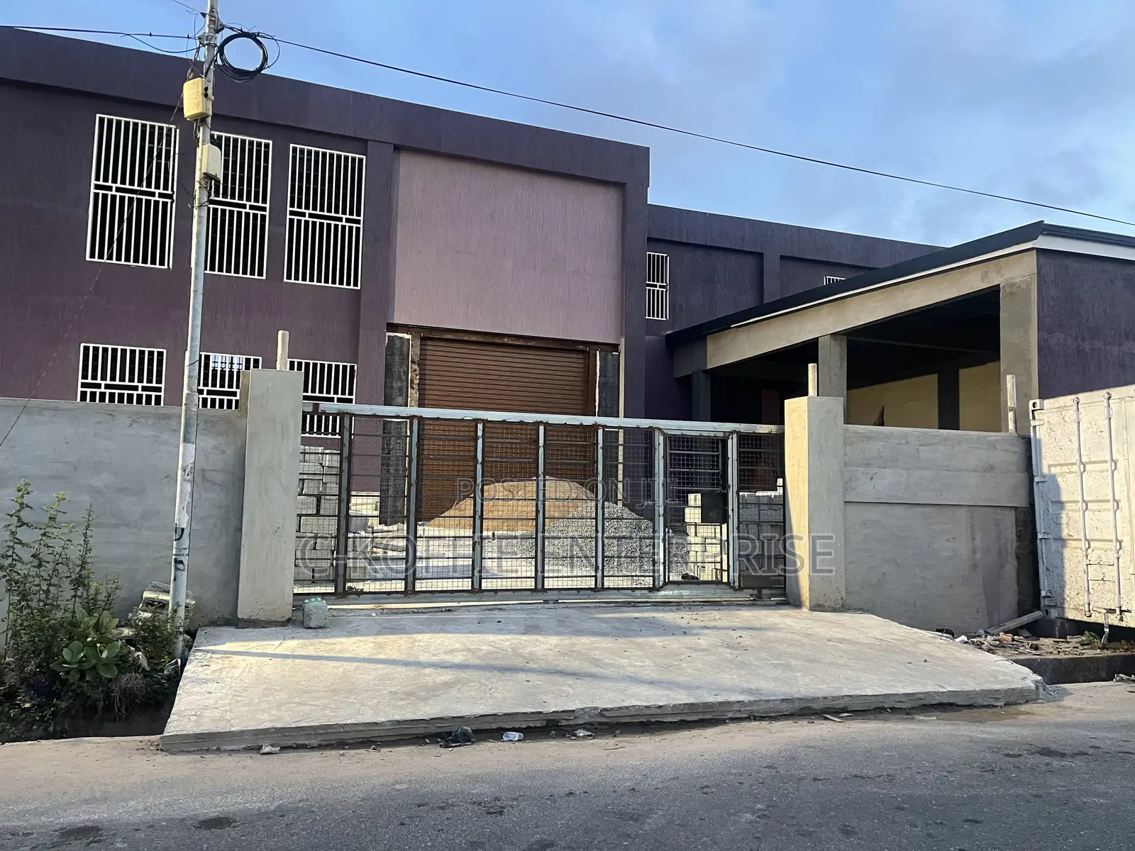 900 Newly Built Warehouse at Tesano for Rent