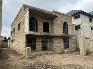 5bdrm House in Ejisu-Avenue 15 Area for sale