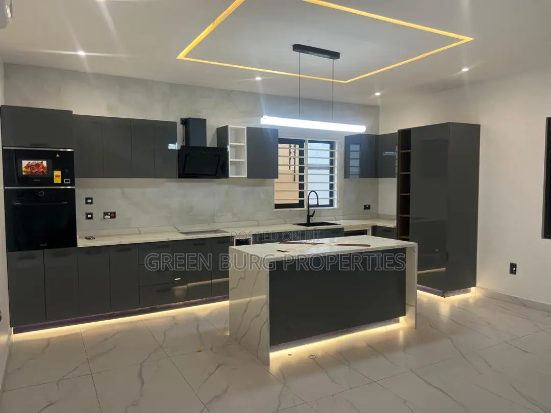 4bdrm House in Green, East Legon for sale