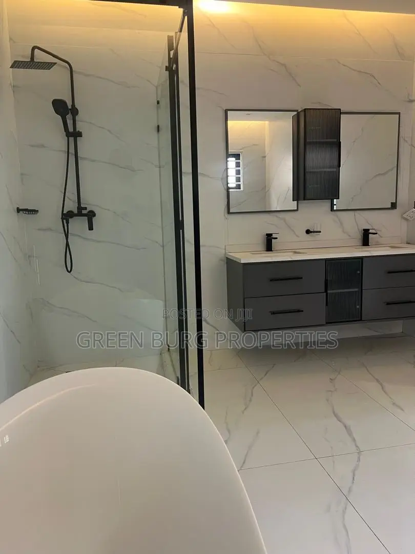 4bdrm House in Green, East Legon for sale
