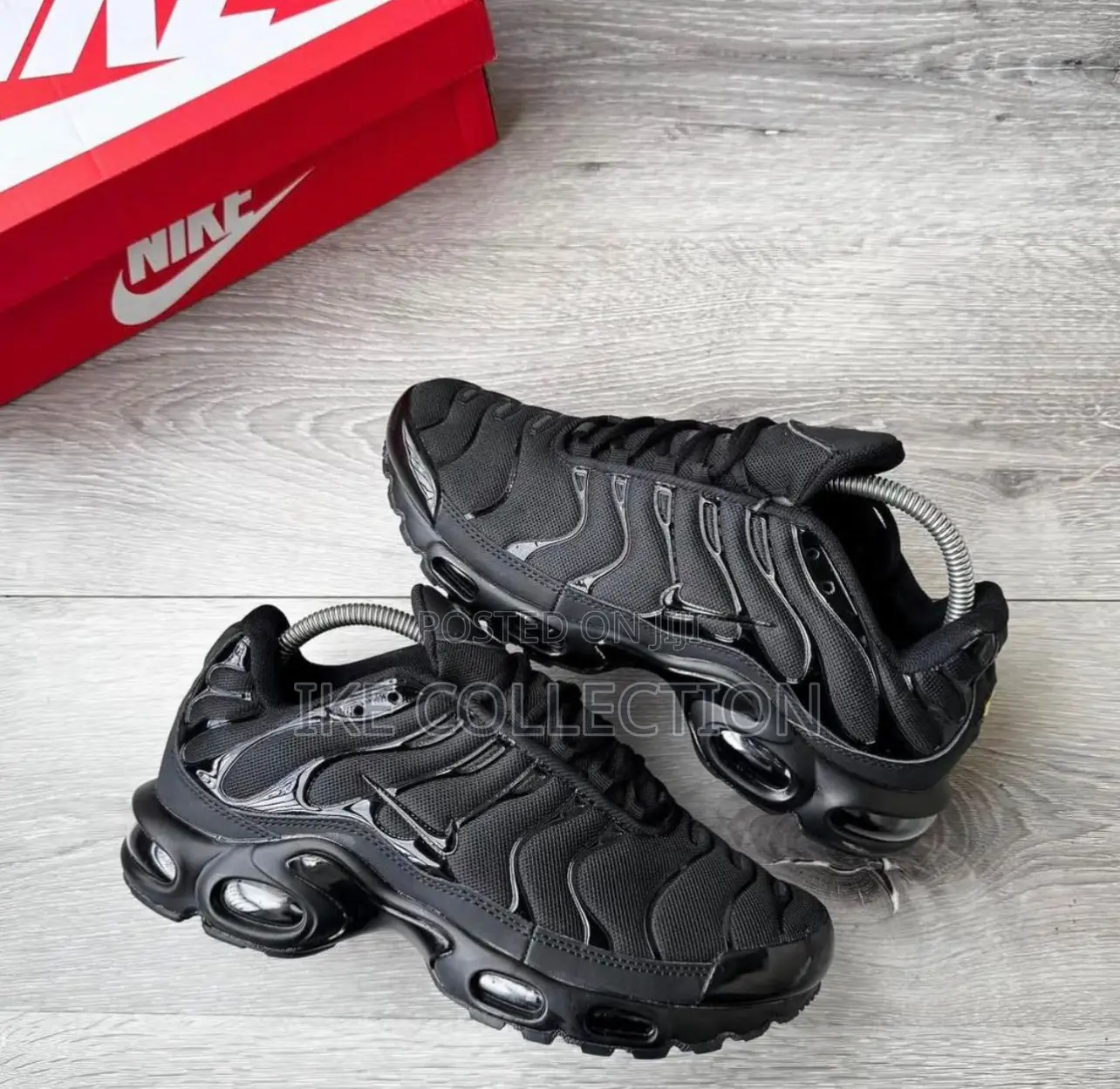 Solid Nike Tn Available
