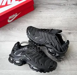 Solid Nike Tn Available