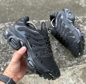 Solid Nike Tn Available