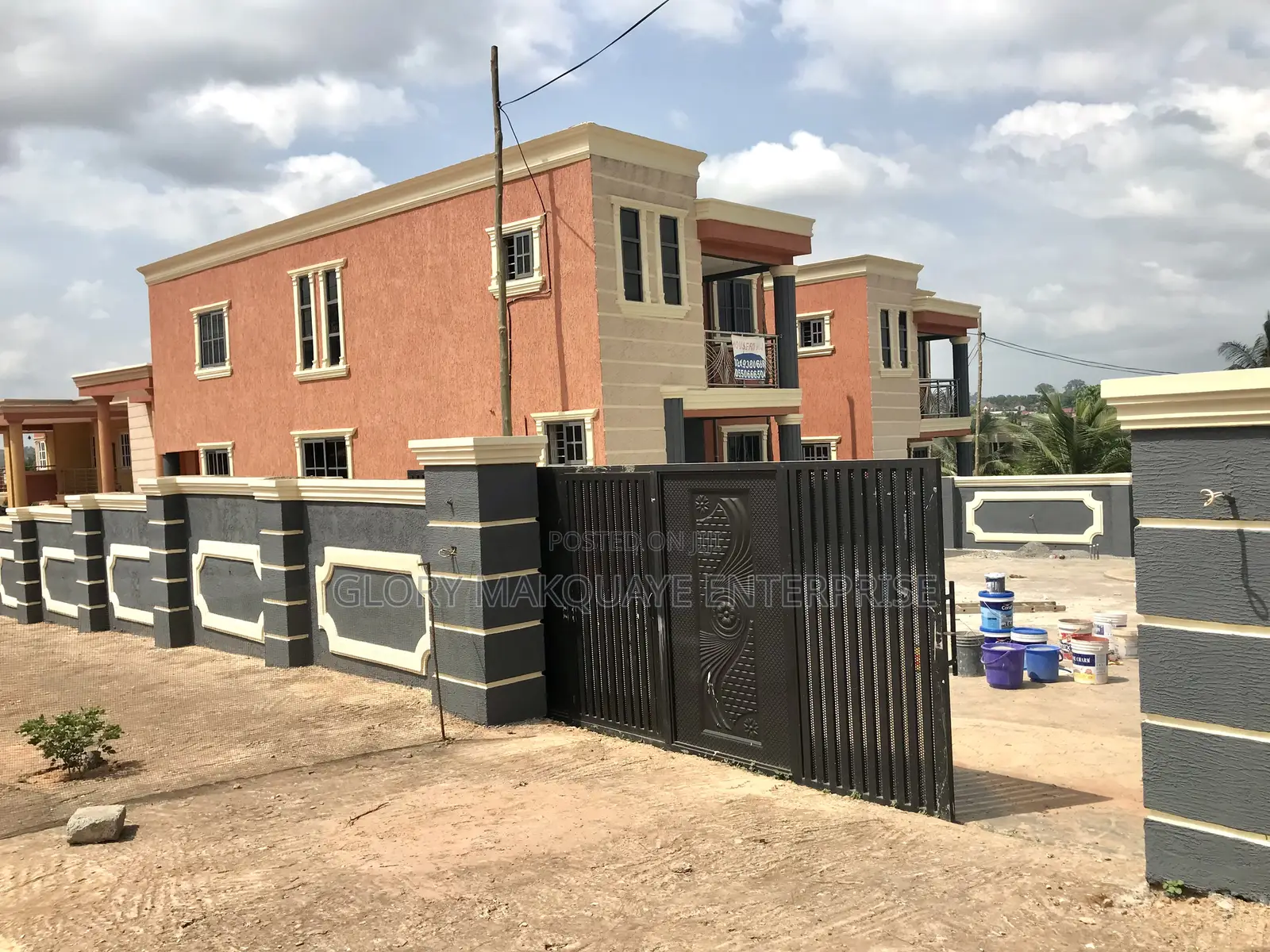 6bdrm Apartment in Ga West Municipal for sale