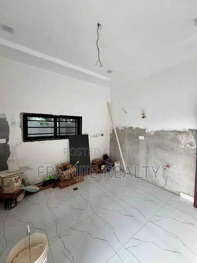 3bdrm House in Franjie Realty, Pokuase for sale