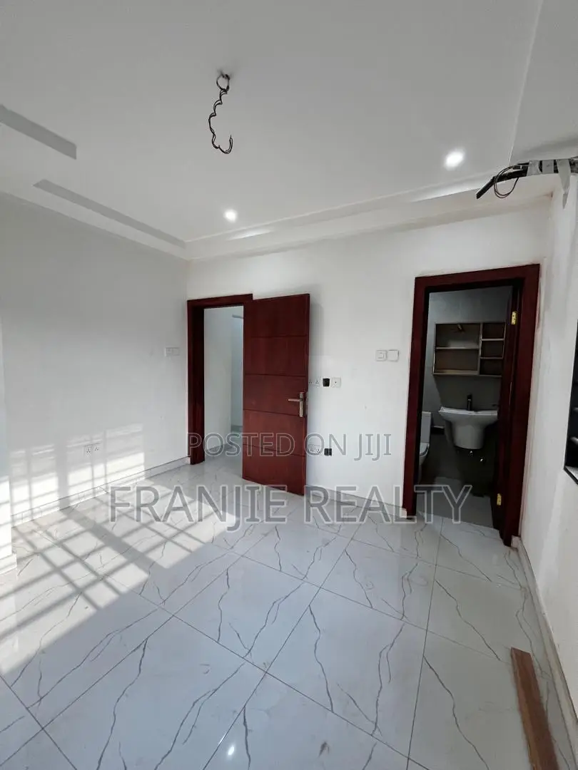 3bdrm House in Franjie Realty, Pokuase for sale