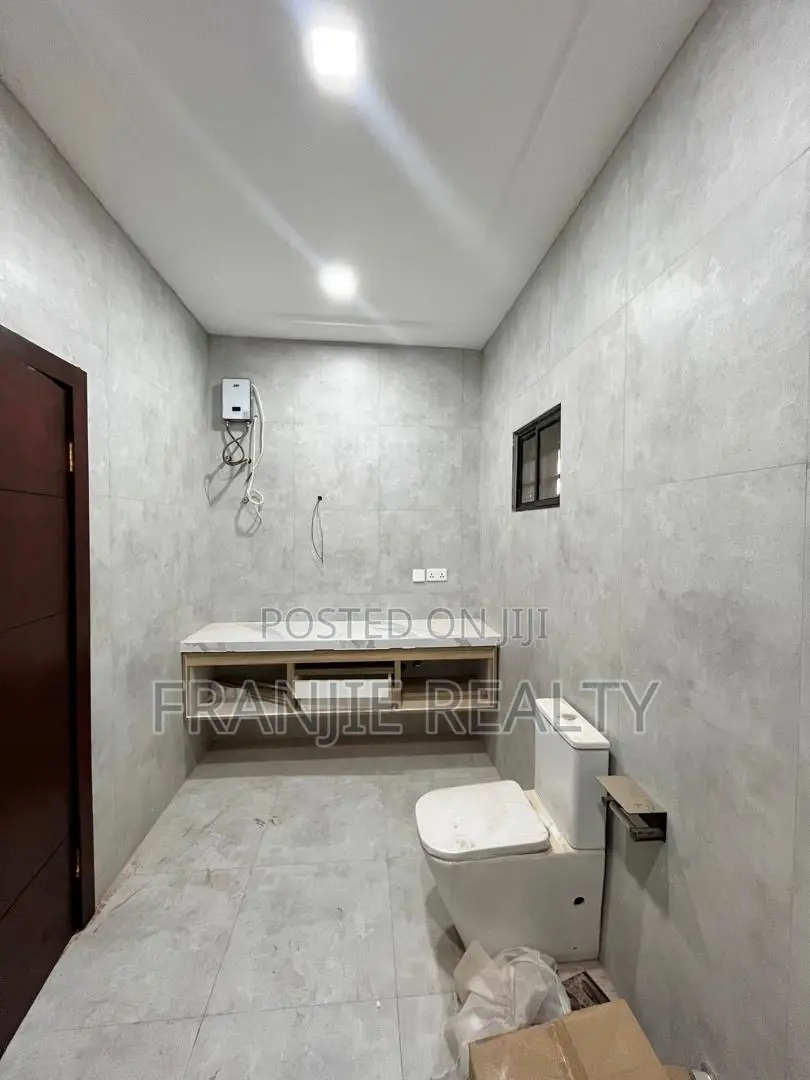 3bdrm House in Franjie Realty, Pokuase for sale