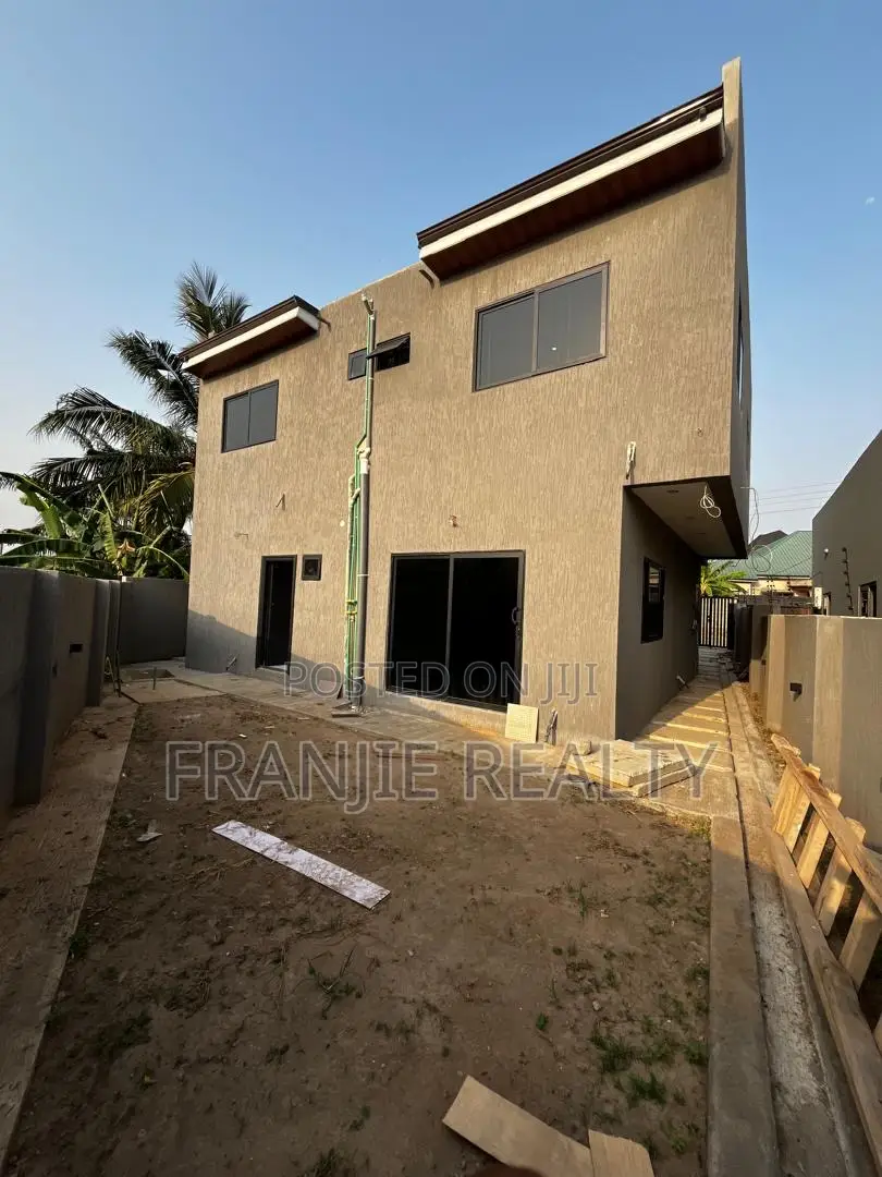 3bdrm House in Franjie Realty, Pokuase for sale