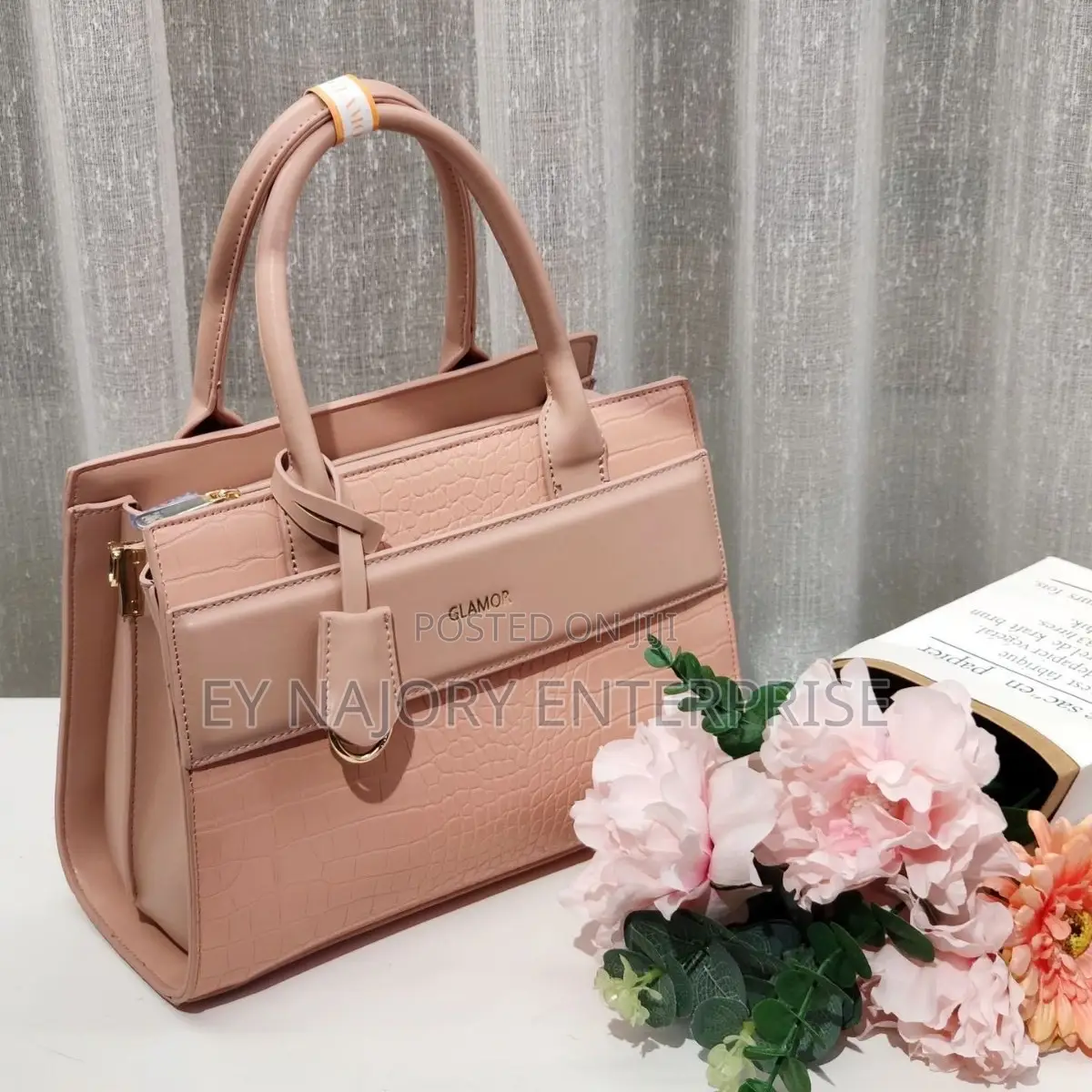 Glamour Luxury Hand Bag - Stylish and Eloquent