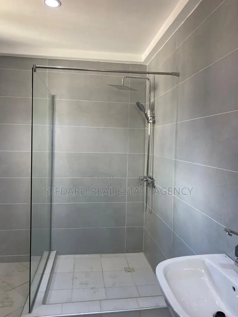 4bdrm Duplex in Achimota for rent