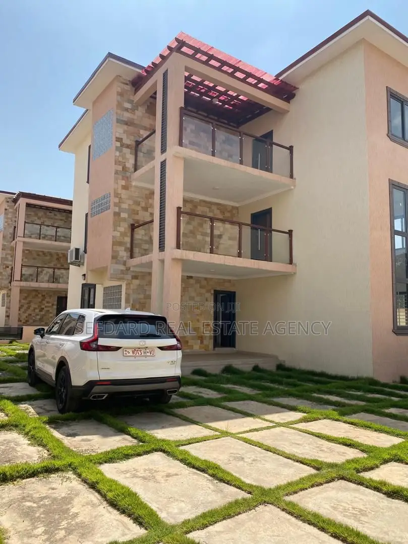 4bdrm Duplex in Achimota for rent
