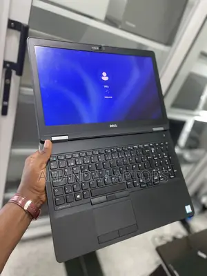 Laptop Dell Latitude 7390 8GB Intel Core i7 HDD+SSD 256GB