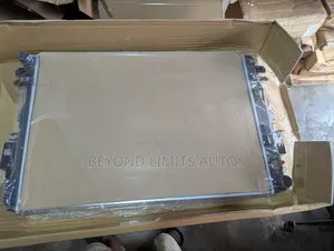 Nissan Navara Frontier 2014,2015,2016,2017,2018 Radiator/ Water Tank