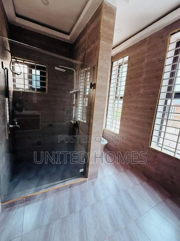 4bdrm House in East Legon for sale