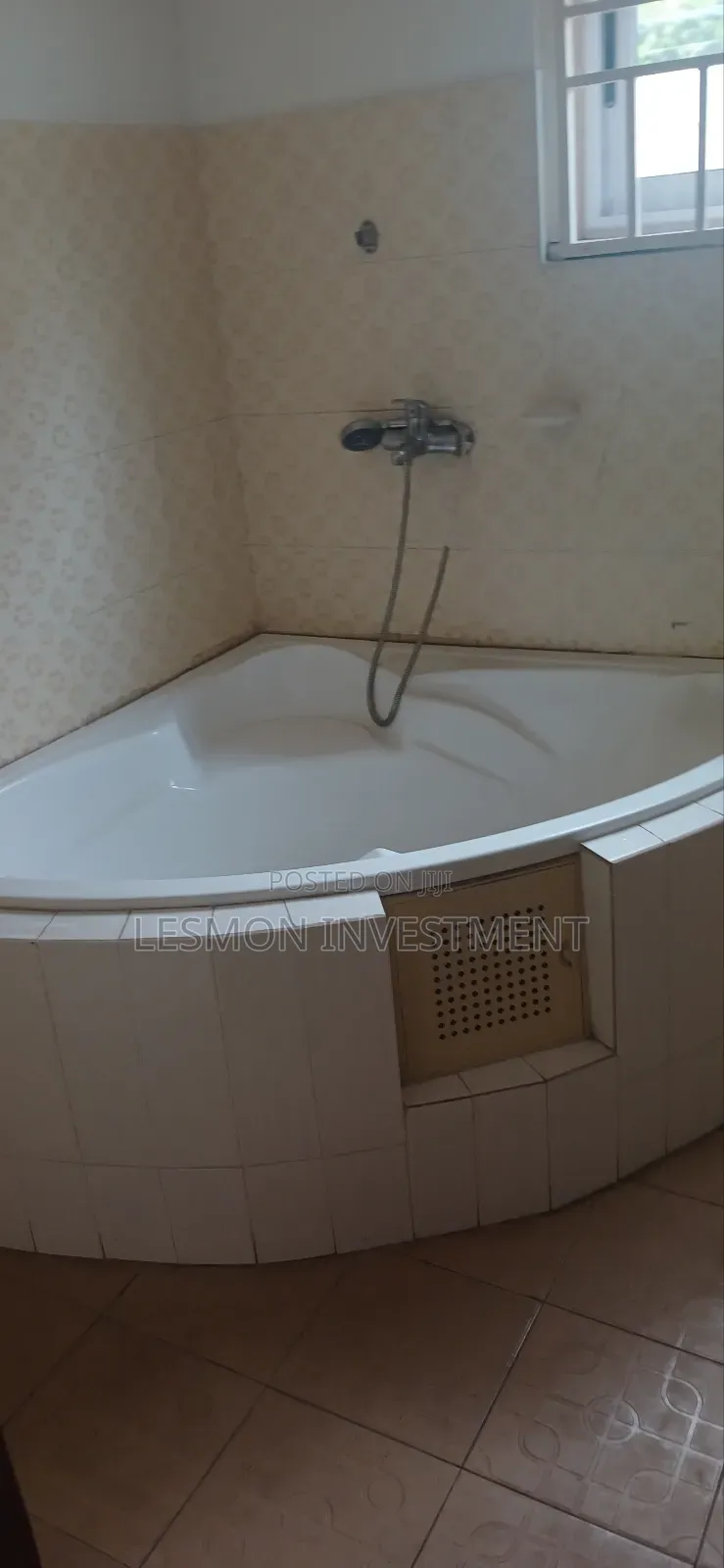 4 Bedrooms + 2 Rooms B/Q at North Dzorwulu for Rent $2500