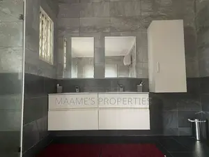 7bdrm Mansion in Oyarifa for sale