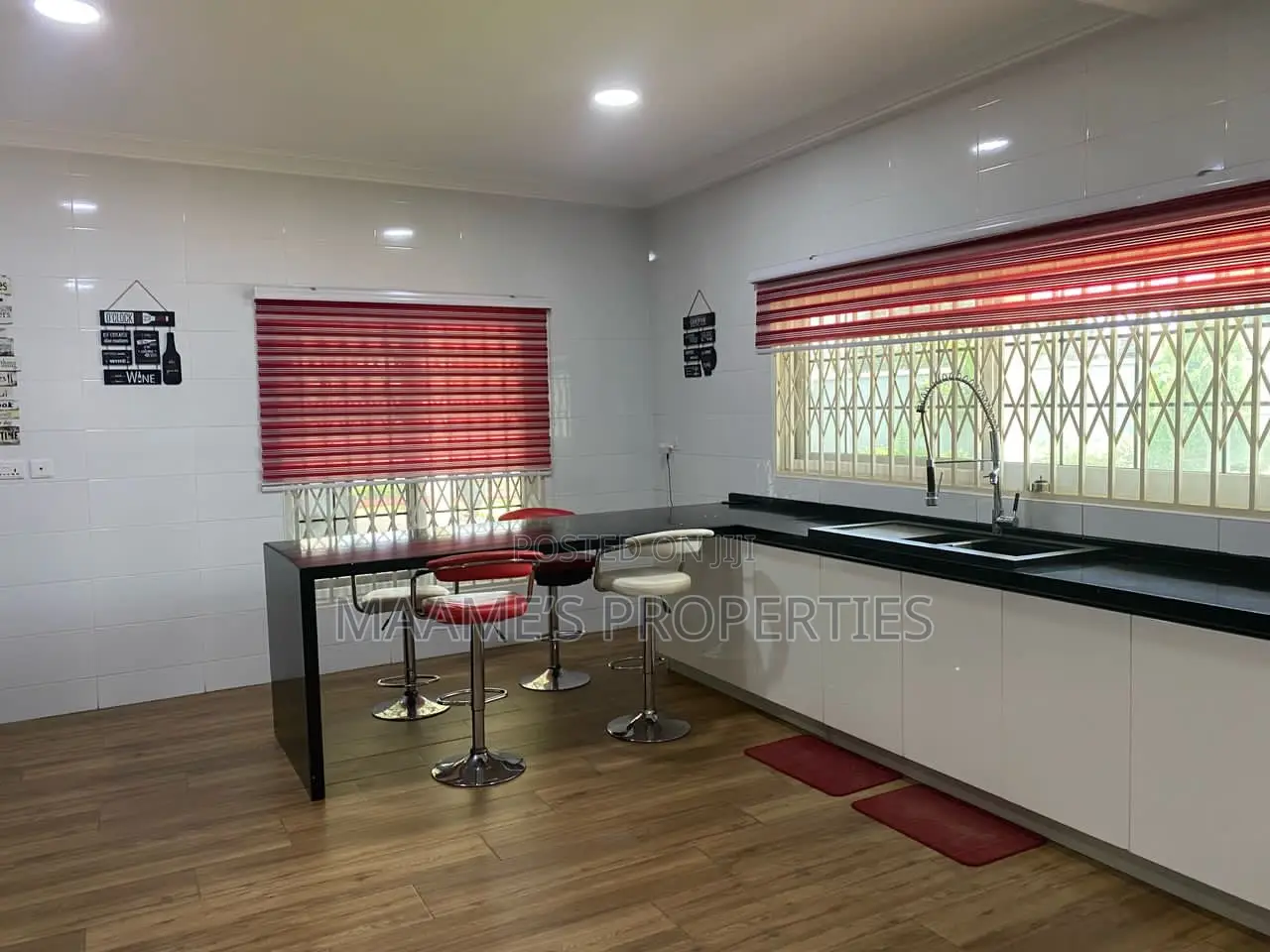 7bdrm Mansion in Oyarifa for sale
