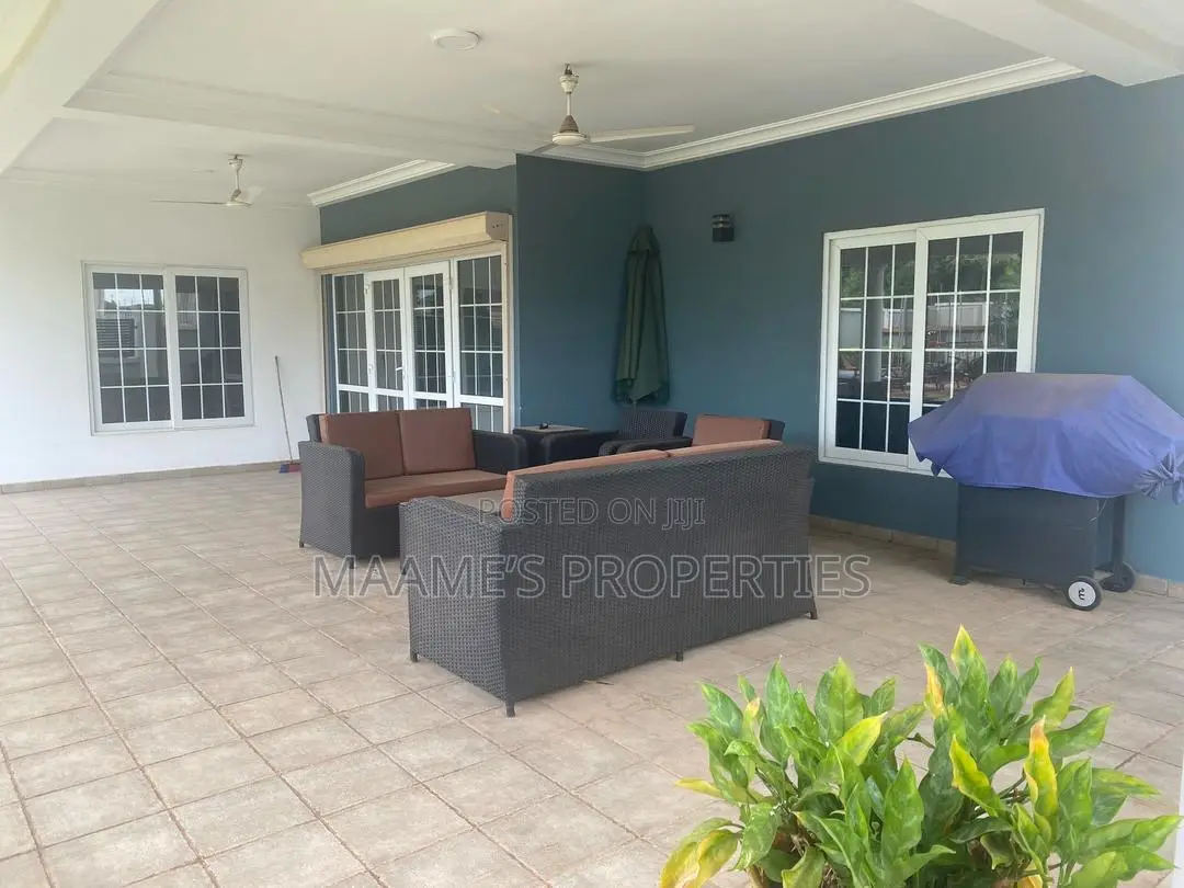 7bdrm Mansion in Oyarifa for sale
