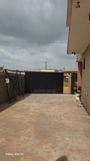 5bdrm Duplex in Community 12 New, Tema Metropolitan for sale