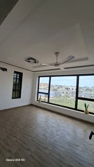 5bdrm Duplex in Community 12 New, Tema Metropolitan for sale