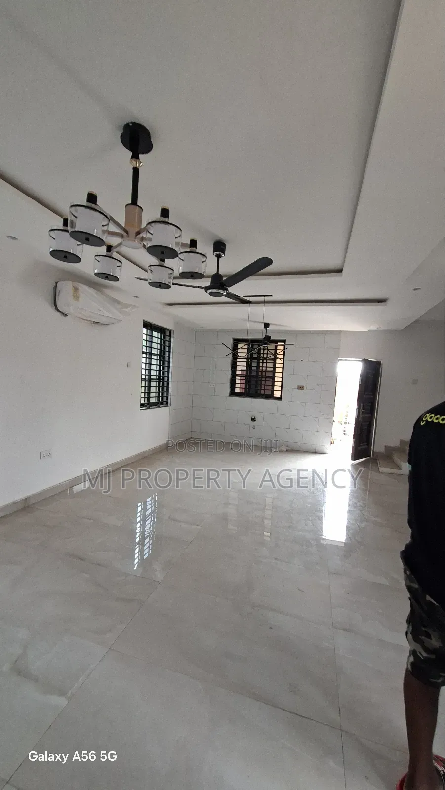 5bdrm Duplex in Community 12 New, Tema Metropolitan for sale