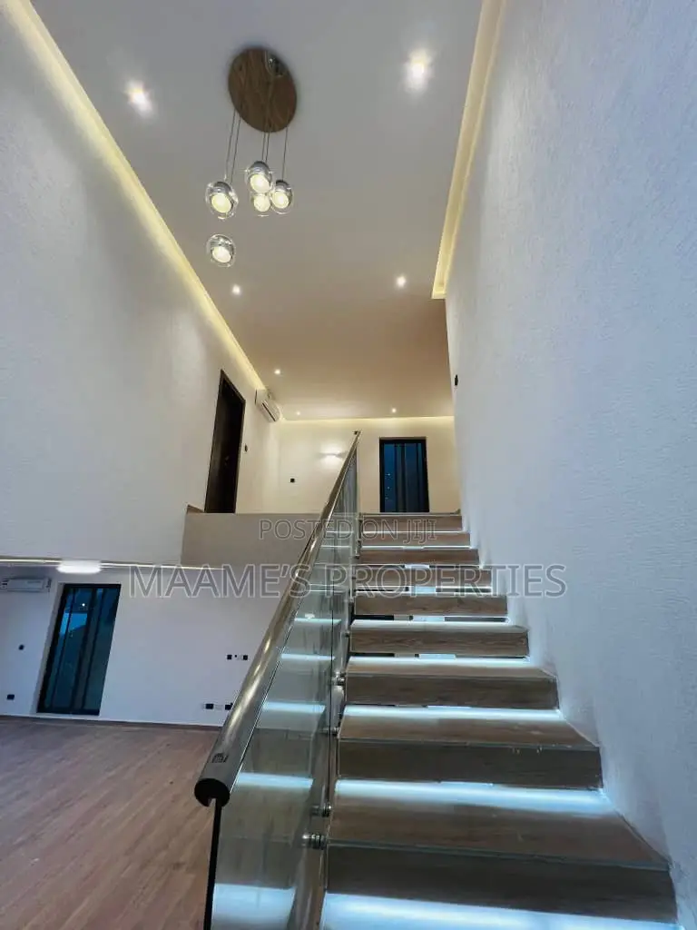 4bdrm Duplex in Ashaley Botwe for sale