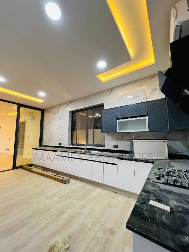 4bdrm Duplex in Ashaley Botwe for sale