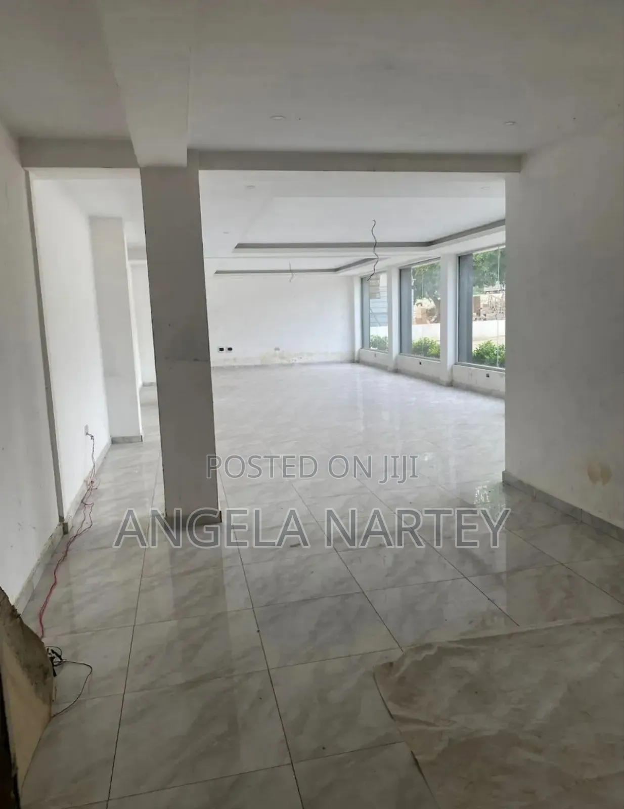 Showroom With Warehouse And Office Close To N1 Road-dzorwulu