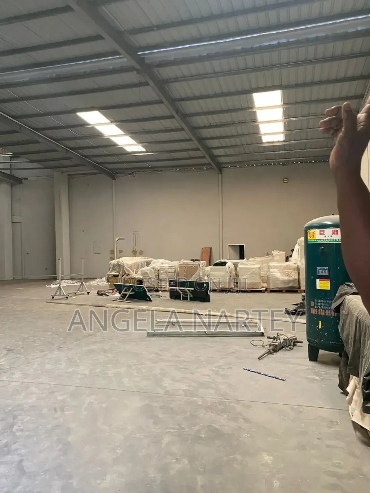Showroom With Warehouse And Office Close To N1 Road-dzorwulu
